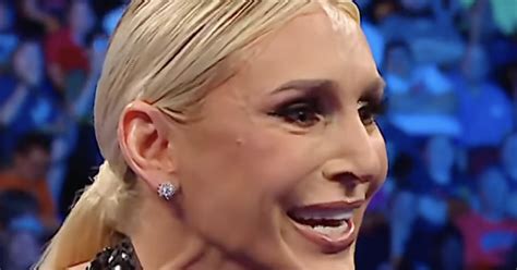 WWE star Charlotte Flair strips totally naked for incredible ESPN。